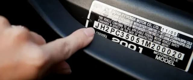 Jak sprawdzić numer lakieru w samochodzie i uniknąć kosztownych błędów Jak sprawdzić numer lakieru w samochodzie i uniknąć kosztownych błędów