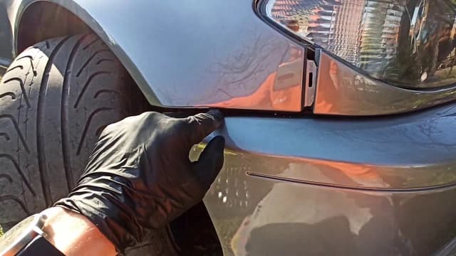 Jak zdjąć zderzak BMW E46 bez problemów i zbędnych kosztów Jak zdjąć zderzak BMW E46 bez problemów i zbędnych kosztów