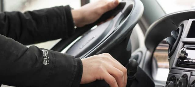 Objawy uszkodzonej maglownicy – jak je rozpoznać i uniknąć kosztów Objawy uszkodzonej maglownicy – jak je rozpoznać i uniknąć kosztów