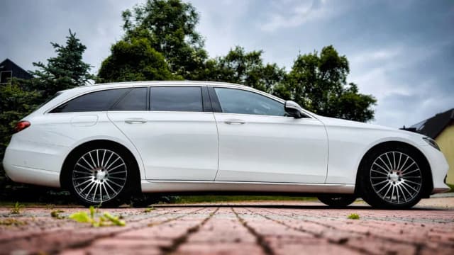 Mercedes W213 jaki silnik – poznaj najlepsze opcje i ich wady Mercedes W213 jaki silnik – poznaj najlepsze opcje i ich wady
